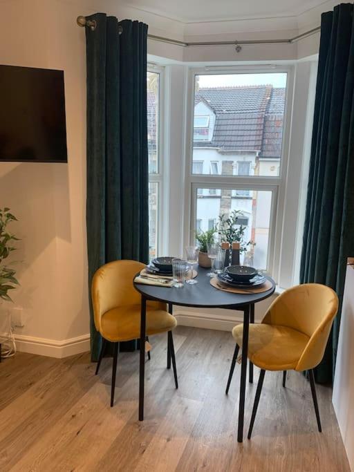 Alto - Lovely 2 Bedroom Serviced Apartment Bristol By Mint Stays Екстериор снимка